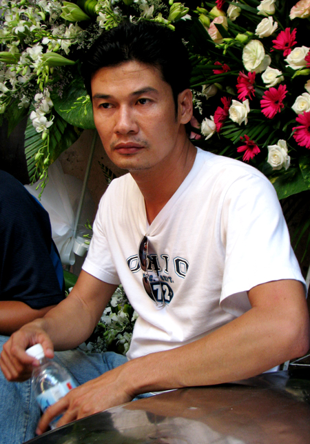 KẺ GIẤU MẶT - LT